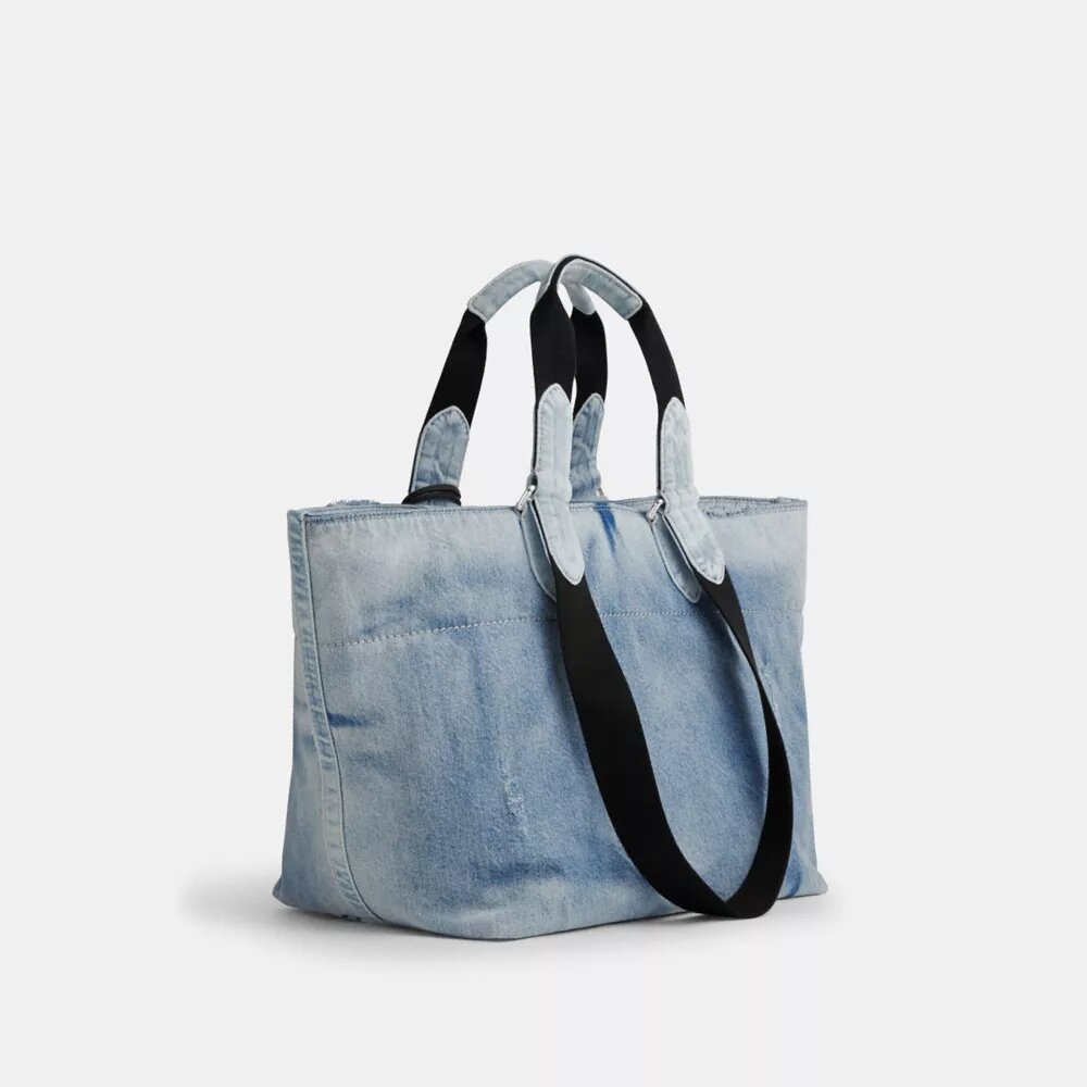 Kleine Tour-Tote-Bag aus „Loved Denim“ mit Anhängern