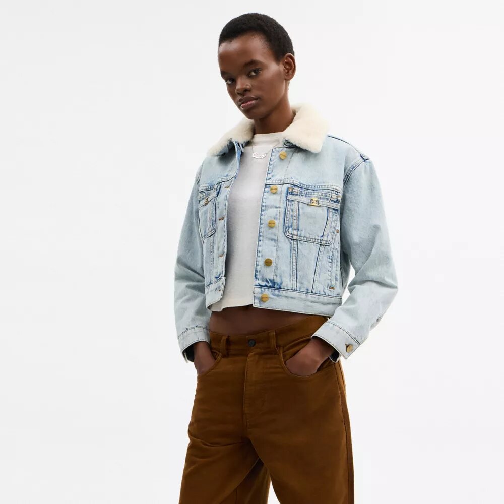 Kurze Heritage C Denim-Truckerjacke aus Bio-Baumwolle mit Lammfell-Kragen