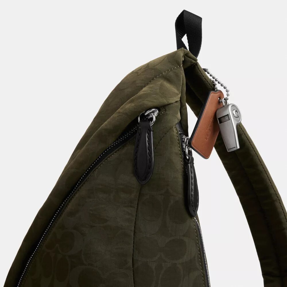 Lachlan Sling aus unserem charakteristischen Nylon