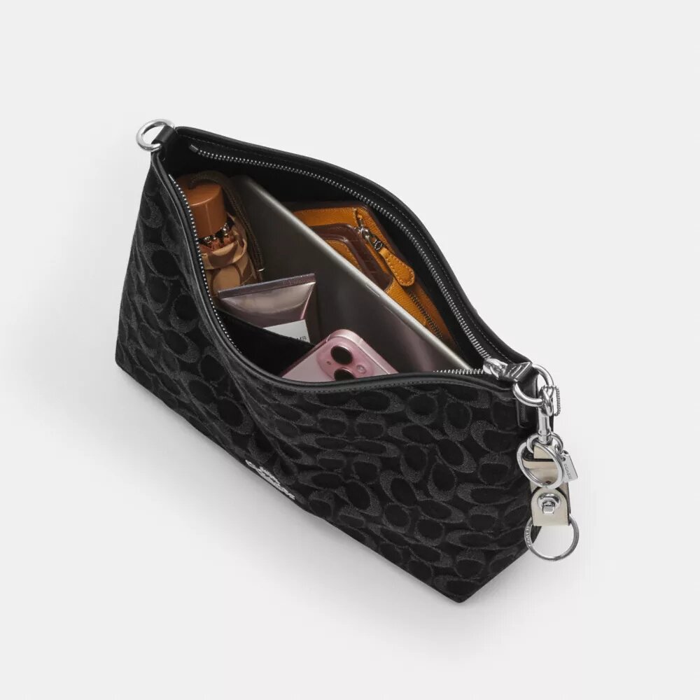 Laurel-Schultertasche aus charakteristischem Denim