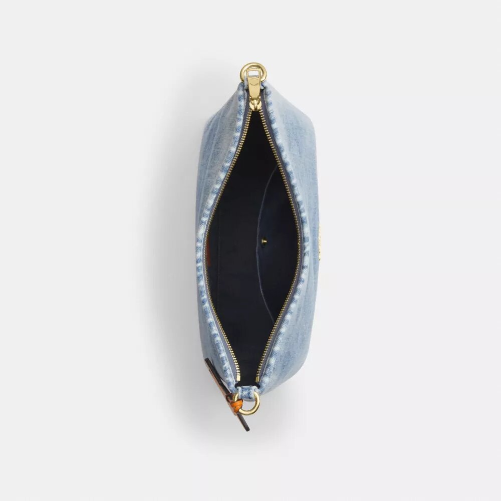 Laurel-Schultertasche aus Loved Denim mit Anhängern
