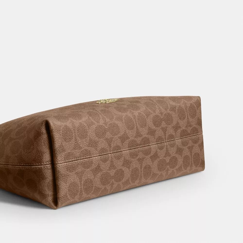 Laurel-Schultertasche aus Signature Canvas