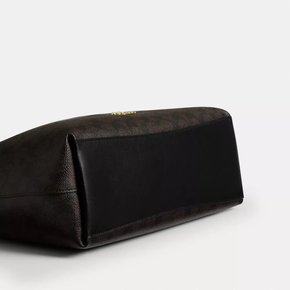 Laurel-Schultertasche aus Signature Canvas