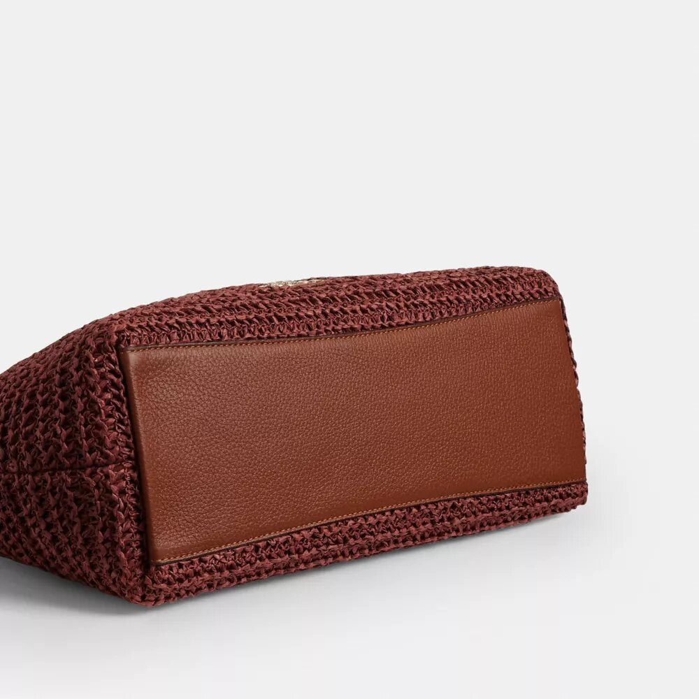 Laurel-Schultertasche mit Anhängern