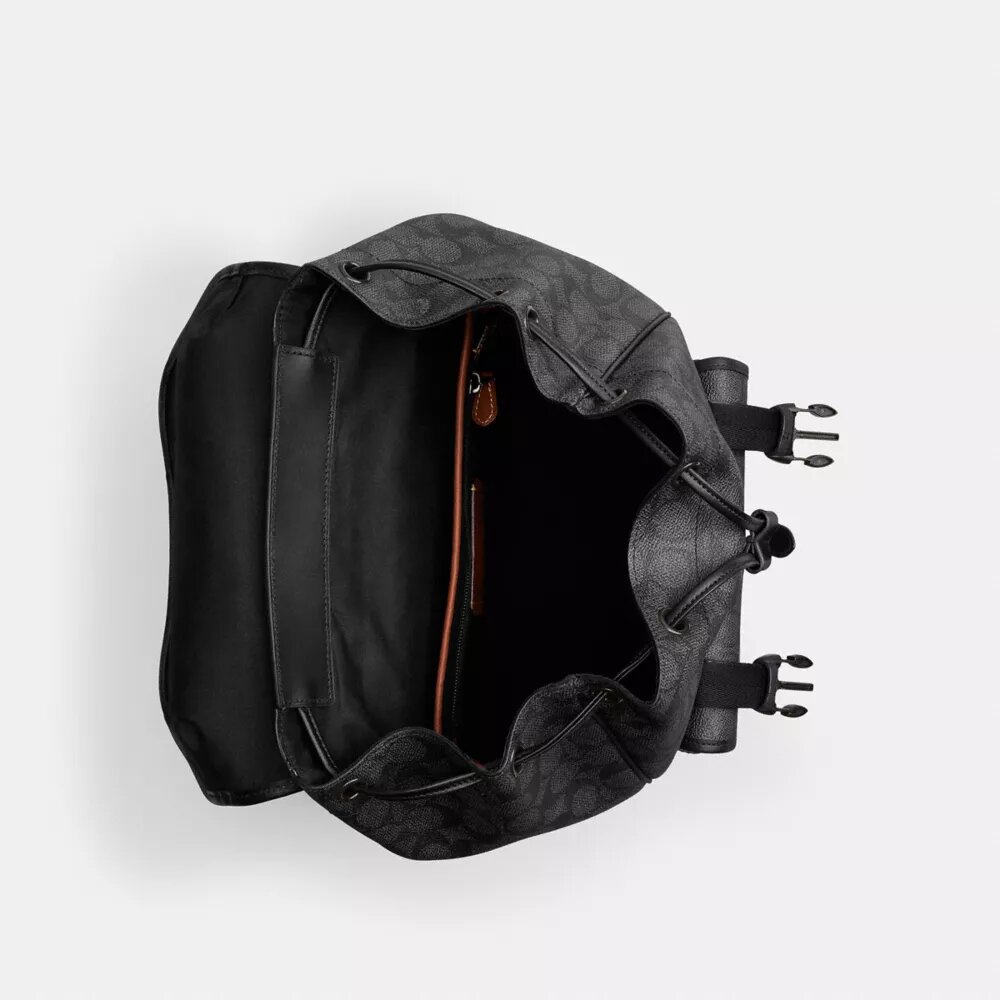 „League“-Rucksack mit Klappe aus Signature Canvas