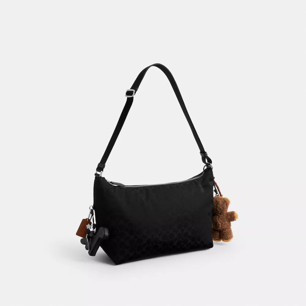 Leo Crossbody aus Signature-Nylon mit Anhängern