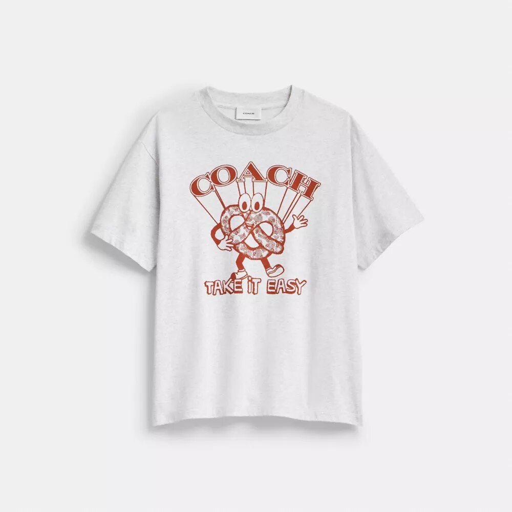 Locker sitzendes T-Shirt mit Brezel-Motiv aus Bio-Baumwolle