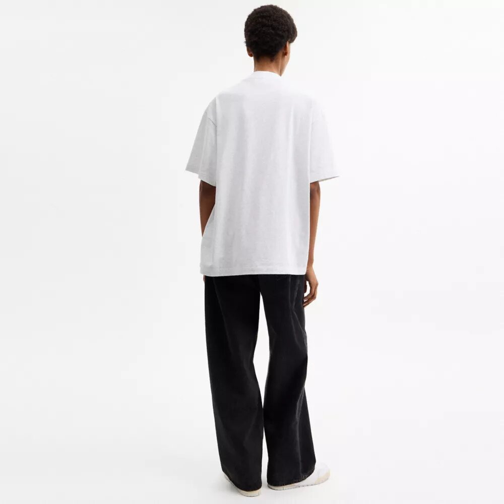 Locker sitzendes T-Shirt mit Brezel-Motiv aus Bio-Baumwolle