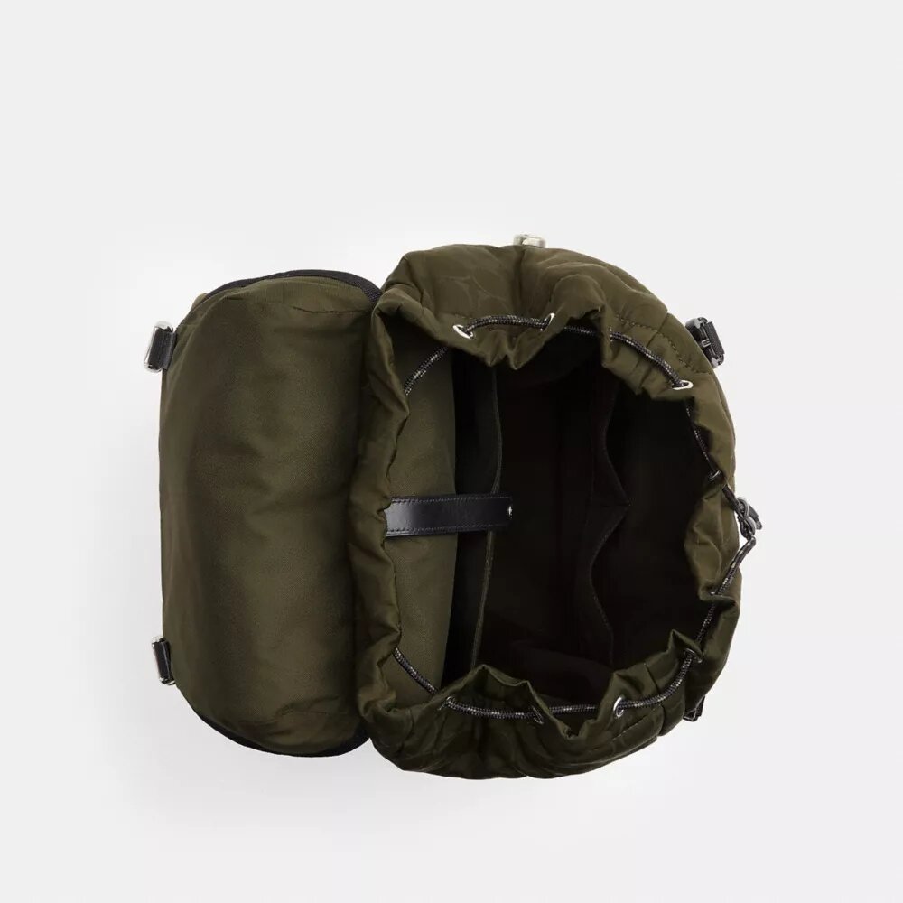 Logan-Rucksack aus charakteristischem Nylon