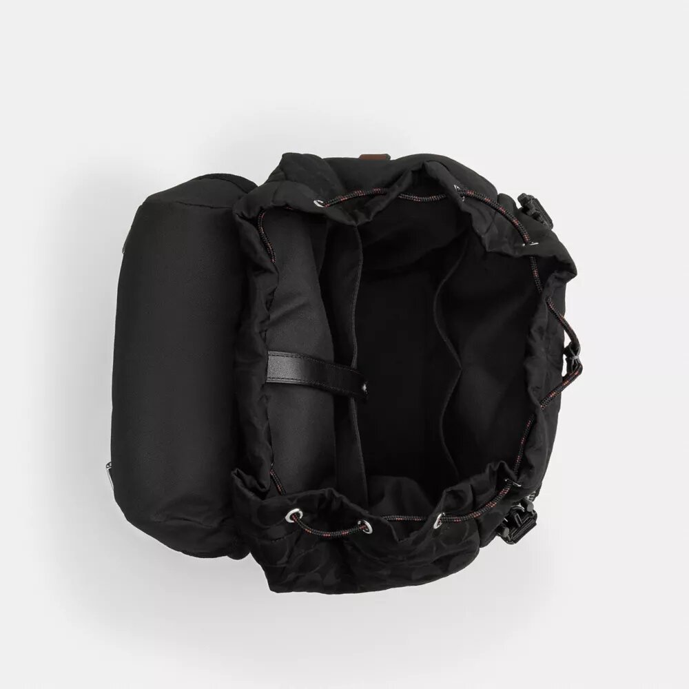 Logan-Rucksack aus charakteristischem Nylon