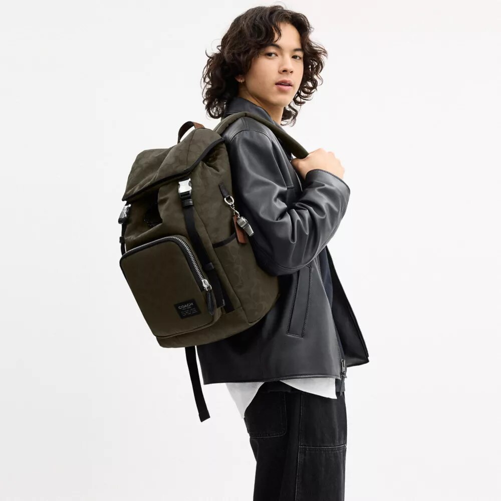 Logan-Rucksack aus charakteristischem Nylon