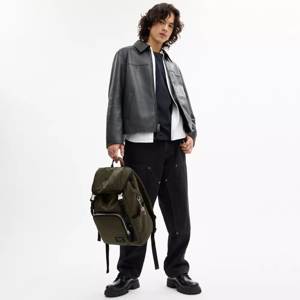 Logan-Rucksack aus charakteristischem Nylon