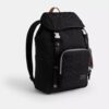 Logan-Rucksack aus Signature-Nylon mit Anhängern