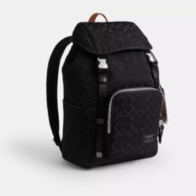 Logan-Rucksack aus Signature-Nylon mit Anhängern