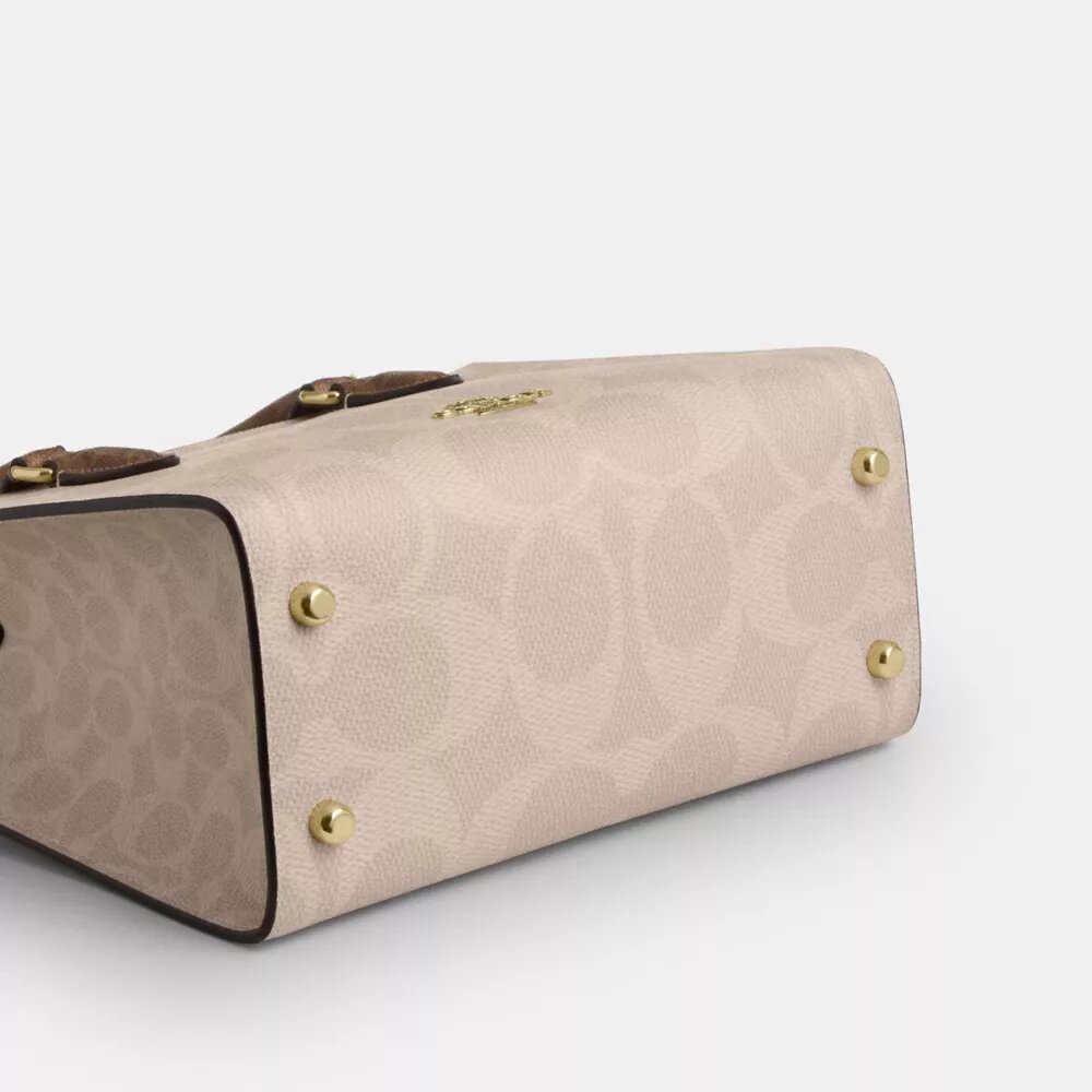 Maggie Small Tote Bag aus „Signature Canvas“ mit Blockmuster
