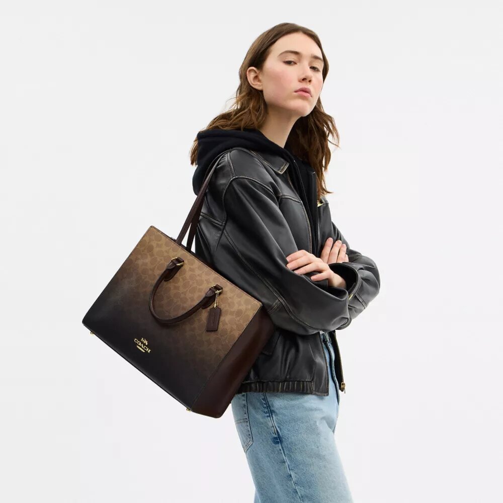 Maggie-Tote-Bag aus Ombre-Signature-Canvas