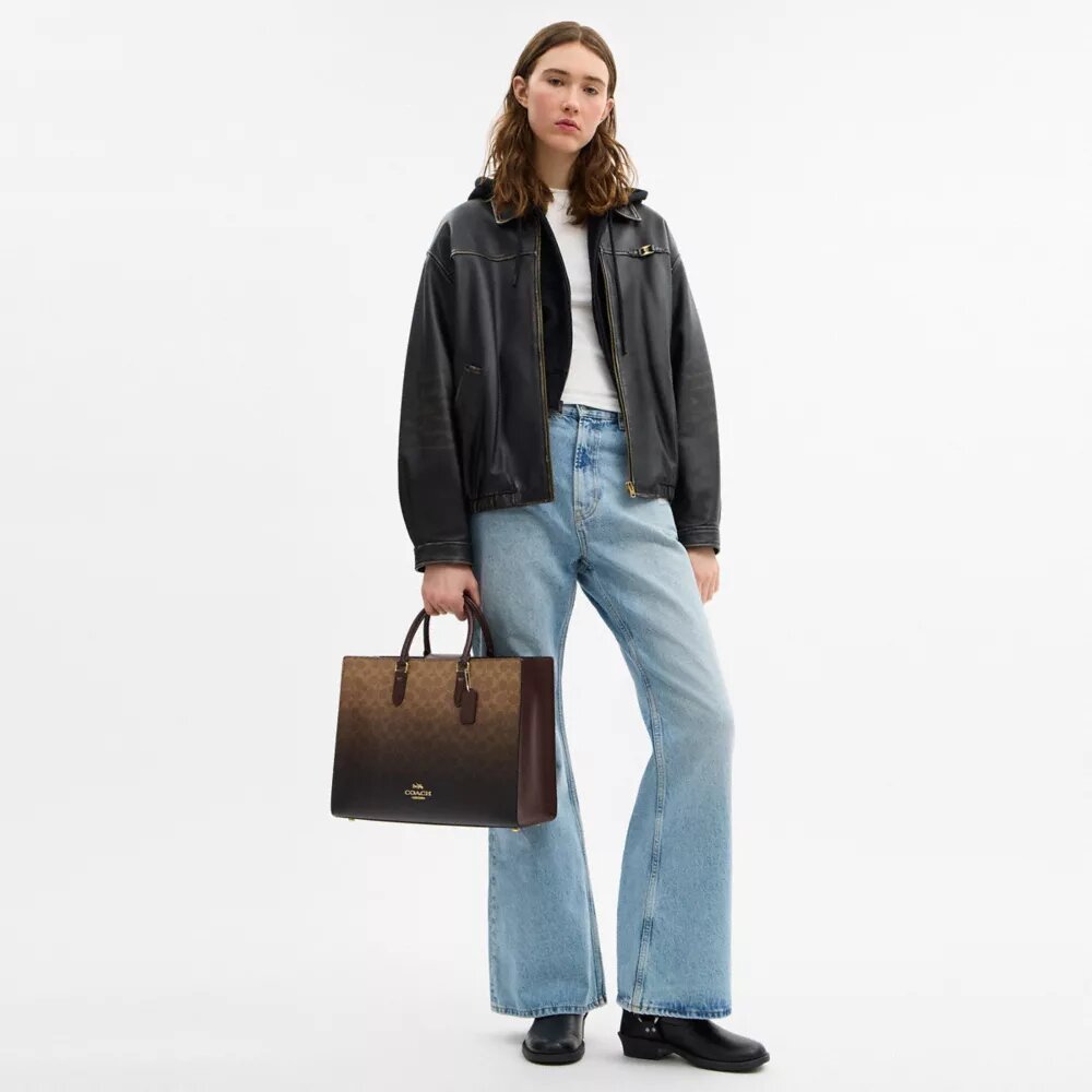Maggie-Tote-Bag aus Ombre-Signature-Canvas