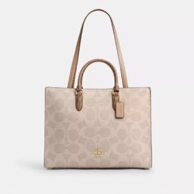 Maggie-Tote-Bag aus Signature Canvas mit Blockmuster