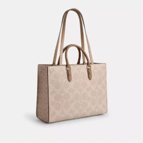 Maggie-Tote-Bag aus Signature Canvas mit Blockmuster