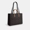 Maggie-Tote-Bag aus Signature Canvas mit Blockmuster
