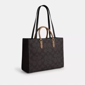 Maggie-Tote-Bag aus Signature Canvas mit Blockmuster