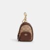 Mini Court Backpack-Taschenanhänger aus Signature Canvas