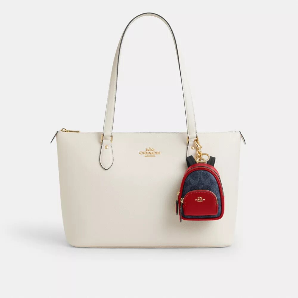 Mini Court Backpack-Taschenanhänger aus Signature Canvas