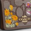 Mini-Geldbörse an einer Kette aus charakteristischem Jacquard mit Blumenstickerei