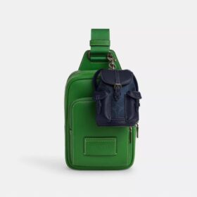 Mini-Warner-Rucksack-Taschenanhänger aus Signature Canvas