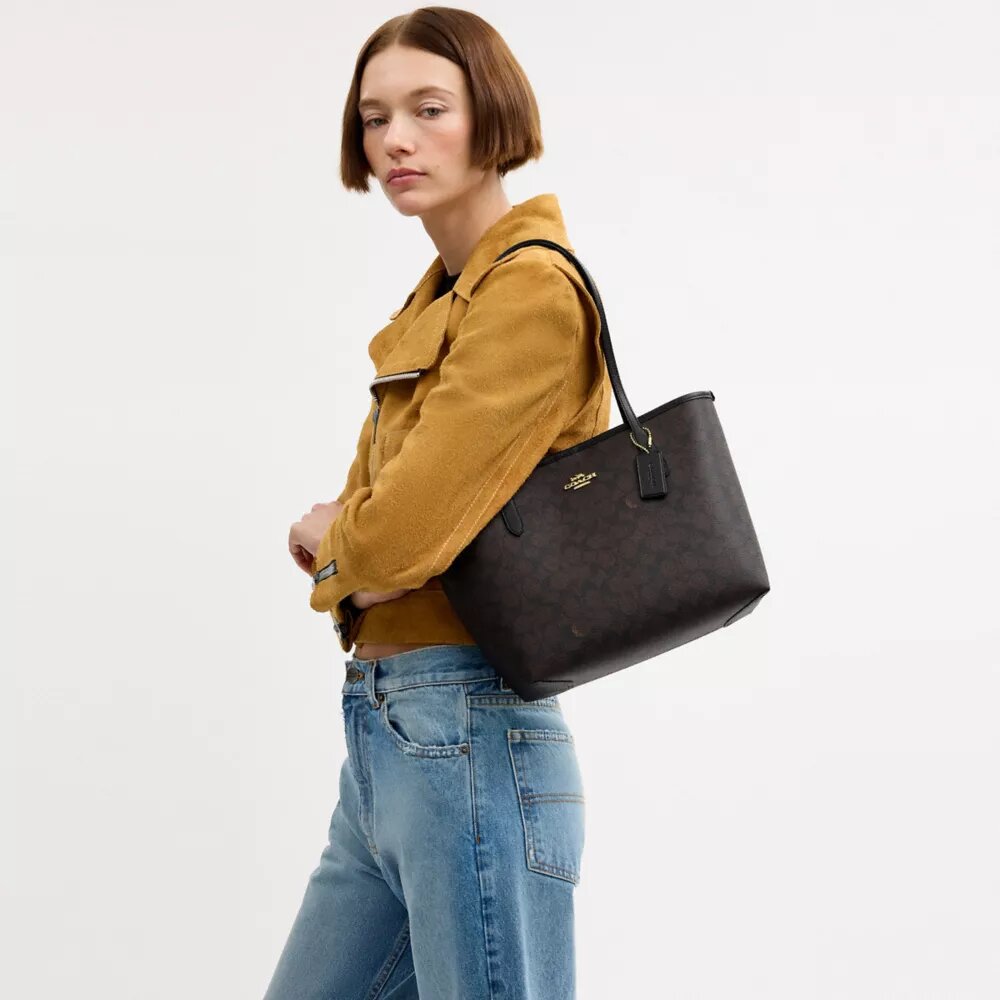 Mittlere City-Tote-Bag aus Signature Canvas