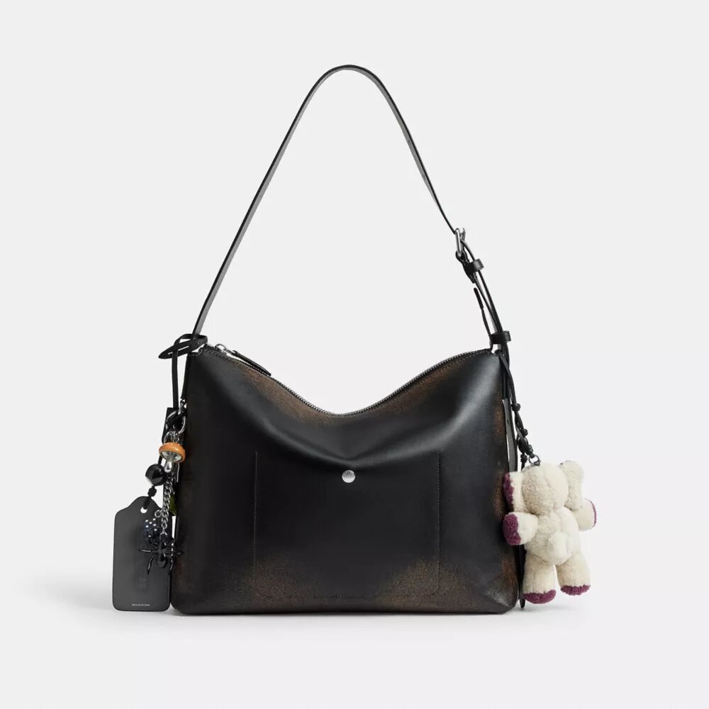 Mott-Umhängetasche 38 aus Used-Leder mit Anhängern