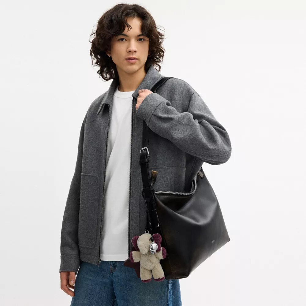 Mott-Umhängetasche 38 aus Used-Leder mit Anhängern