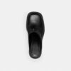 Mules mit geformtem C-Absatz