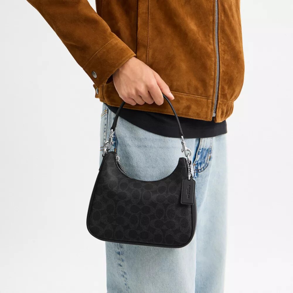 Nolan Hobo-Tasche aus Signature Canvas