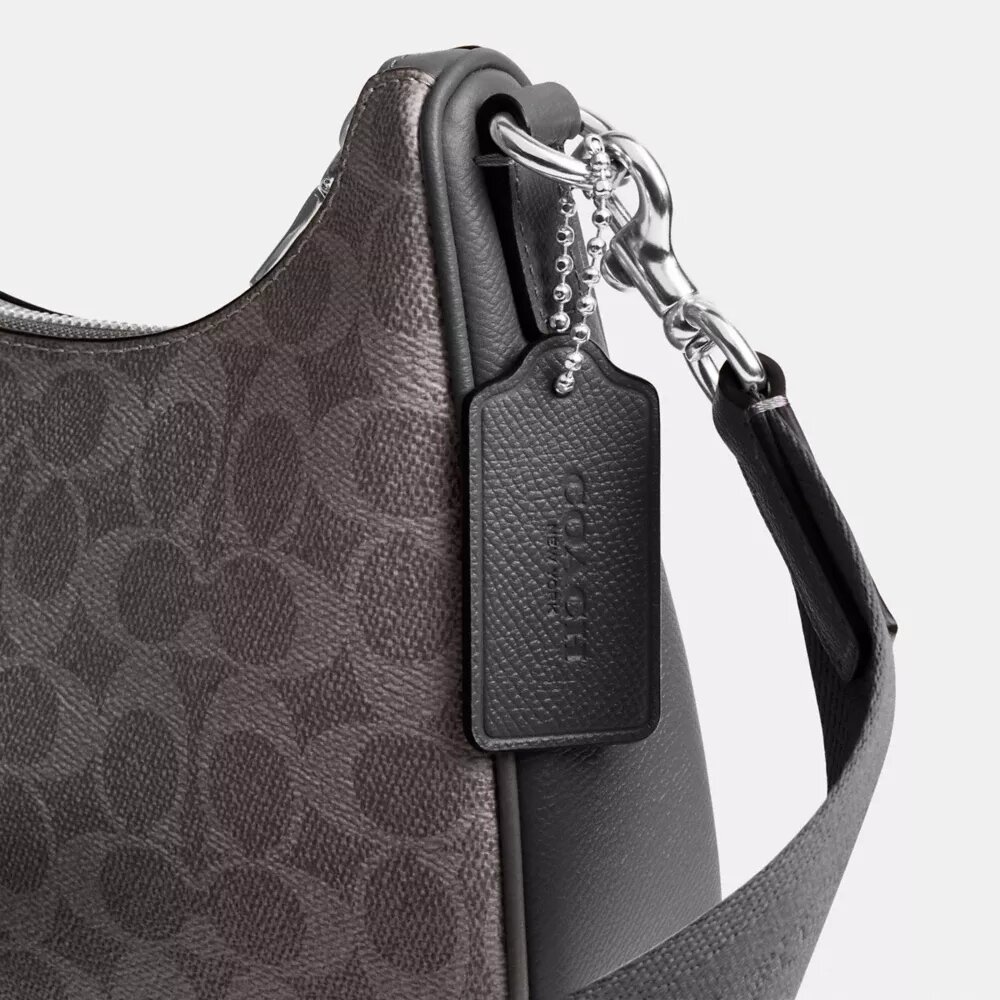 Nolan Hobo-Tasche aus Signature Canvas