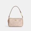 Nolita 19 aus „Blocked Signature Canvas“
