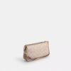 Nolita 19 aus „Blocked Signature Canvas“