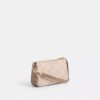Nolita 19 aus „Blocked Signature Canvas“