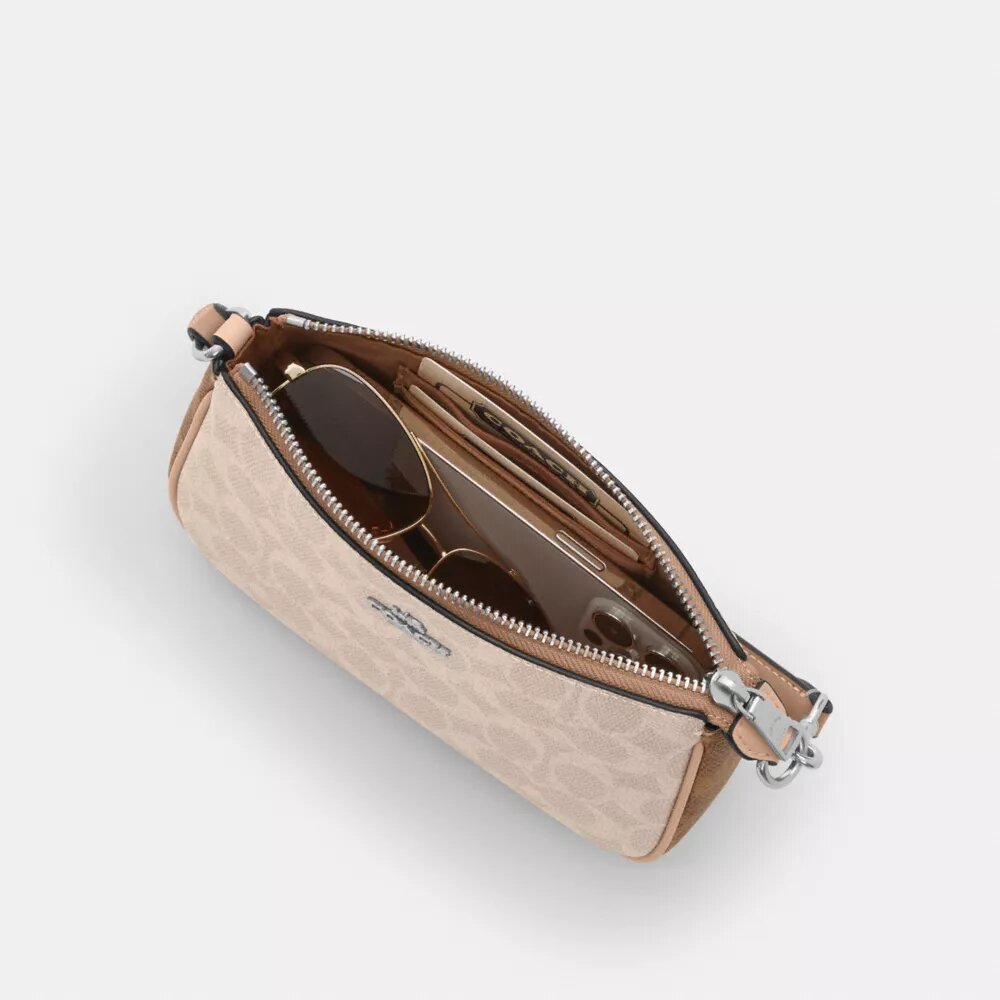 Nolita 19 aus „Blocked Signature Canvas“