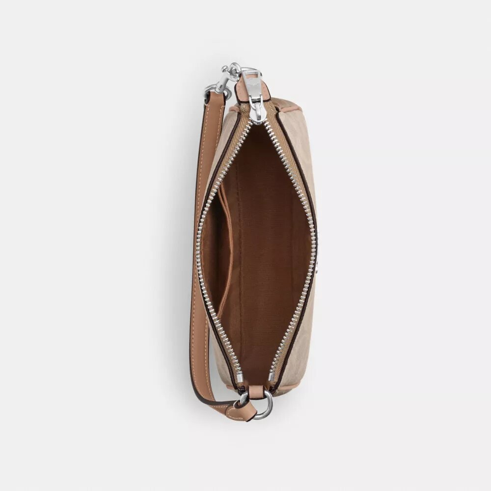 Nolita 19 aus „Blocked Signature Canvas“
