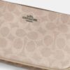 Nolita 19 aus „Blocked Signature Canvas“