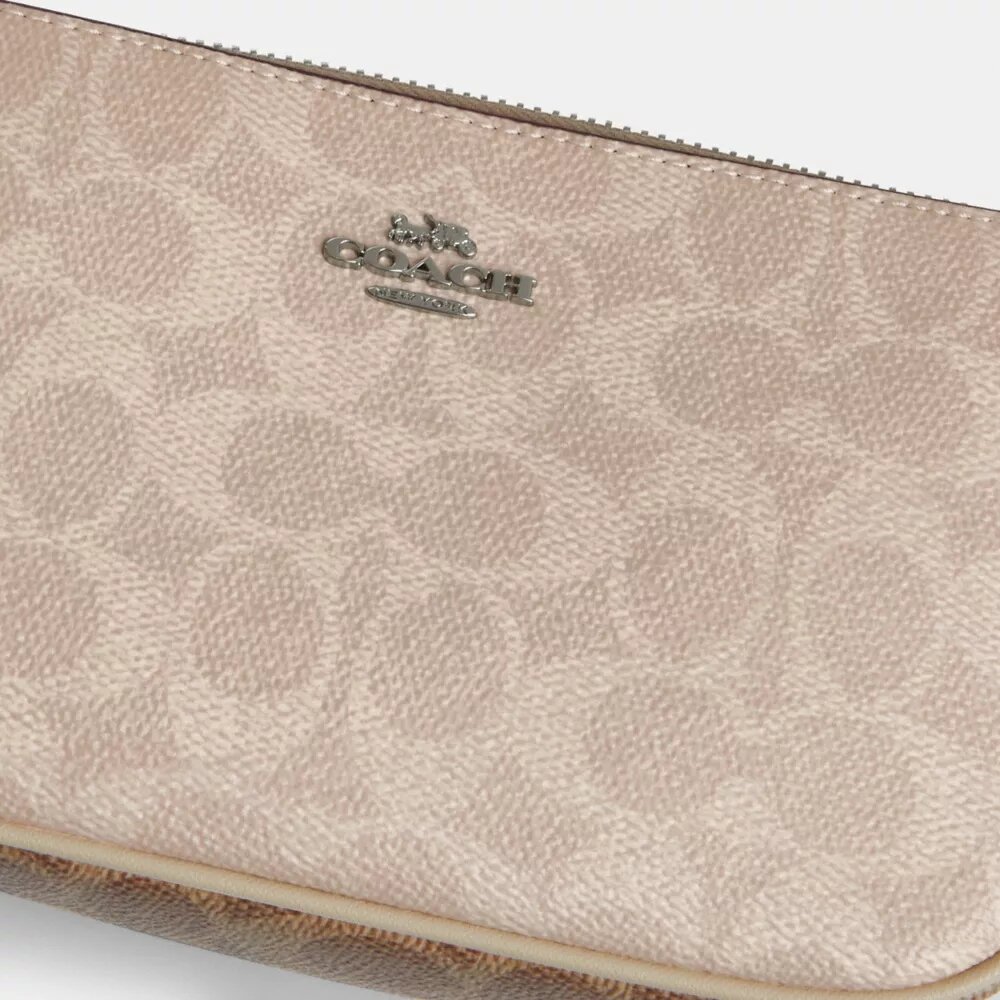 Nolita 19 aus „Blocked Signature Canvas“