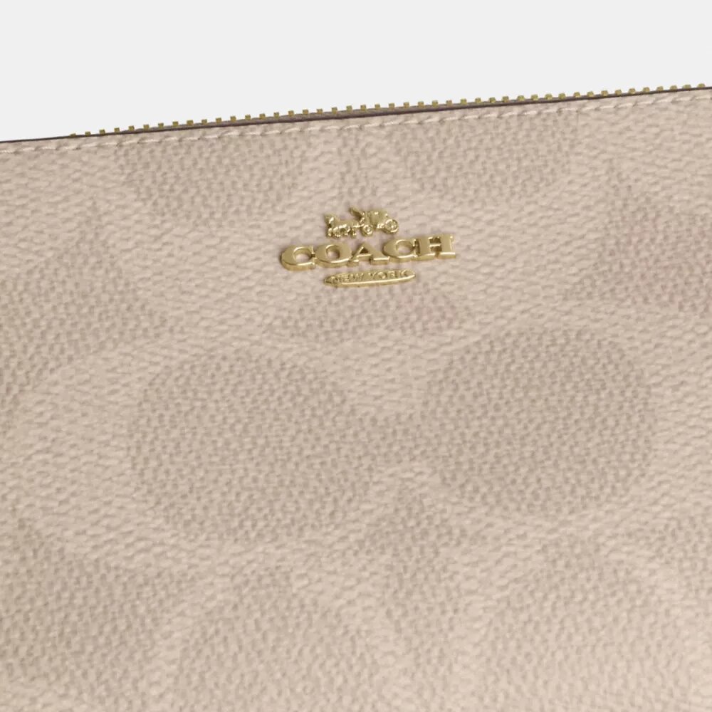 Nolita 19 aus „Blocked Signature Canvas“