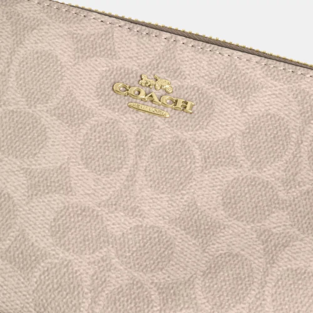 Nolita 19 aus „Blocked Signature Canvas“