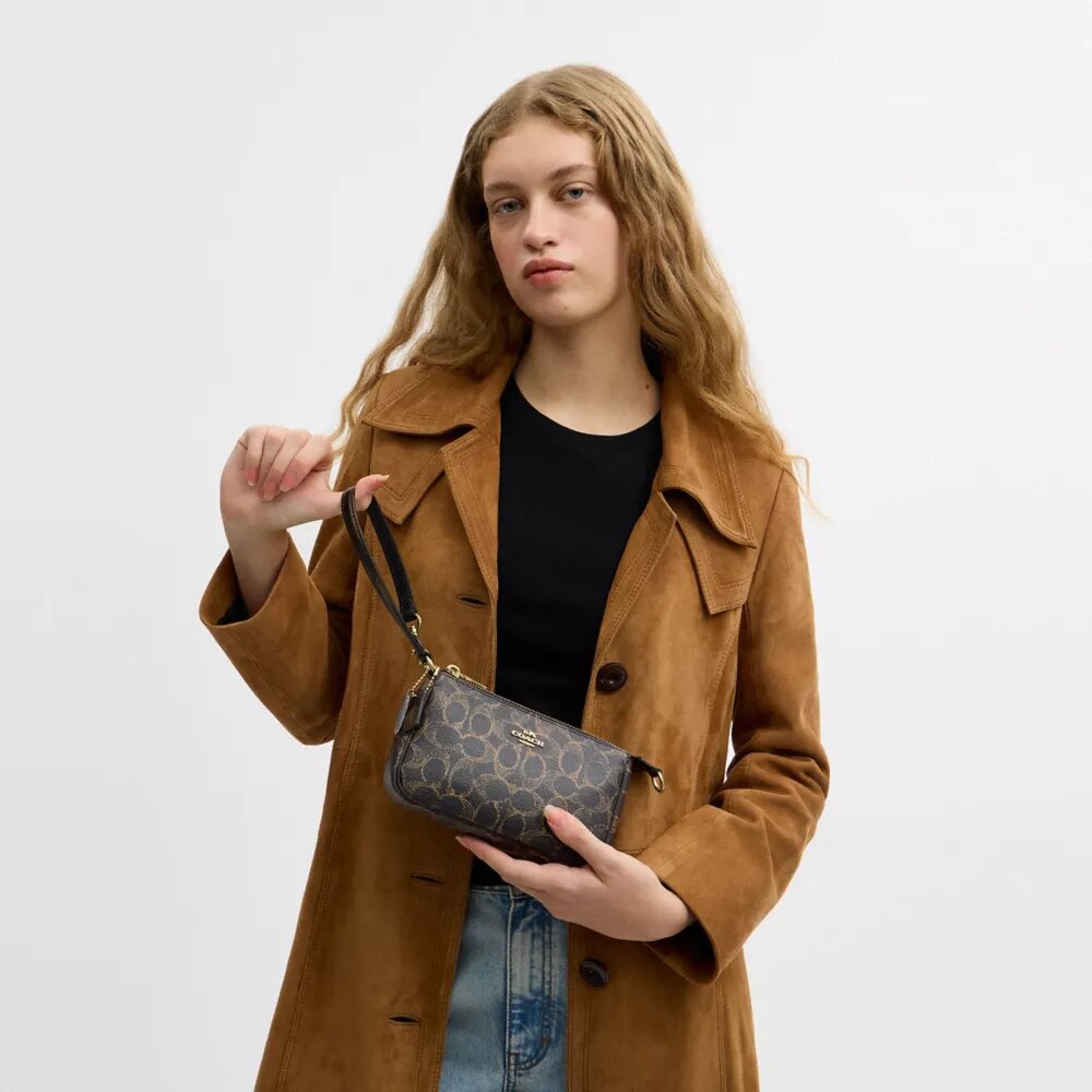 Nolita 19 aus „Loved Signature Canvas“ mit Anhängern