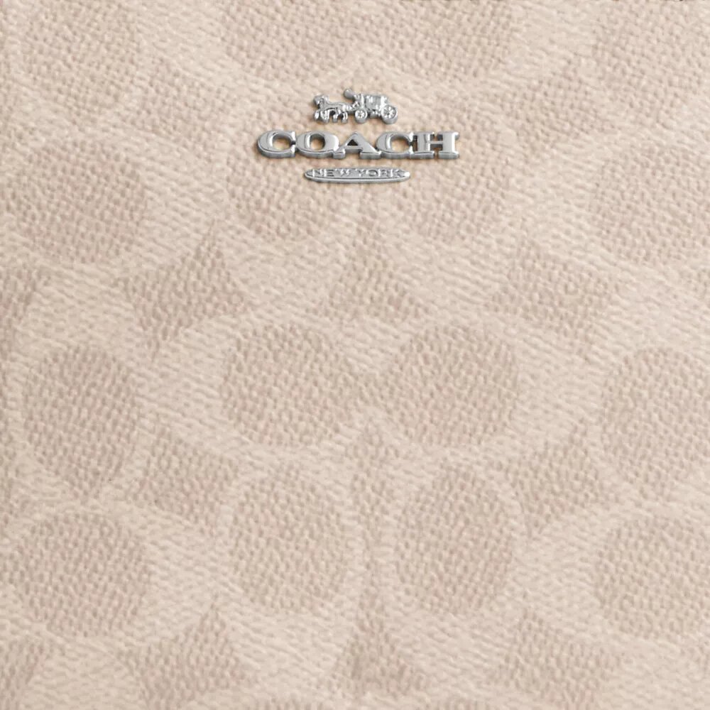 Nolita 19 aus Signature Canvas