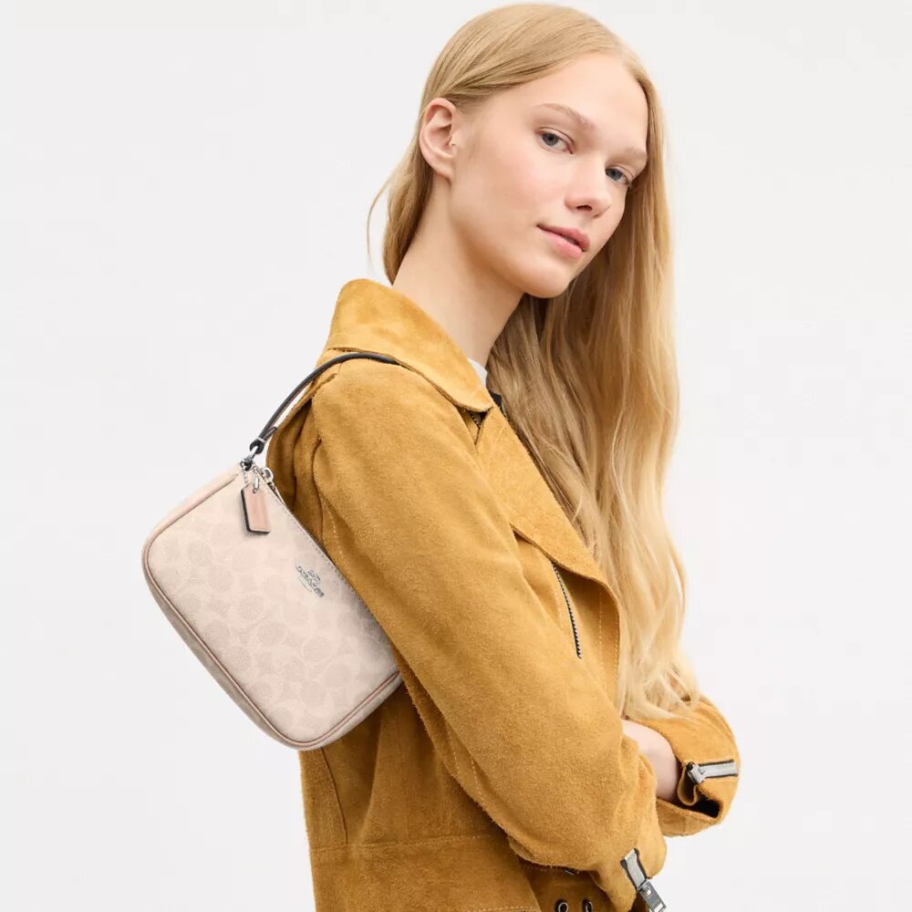 Nolita 19 aus Signature Canvas