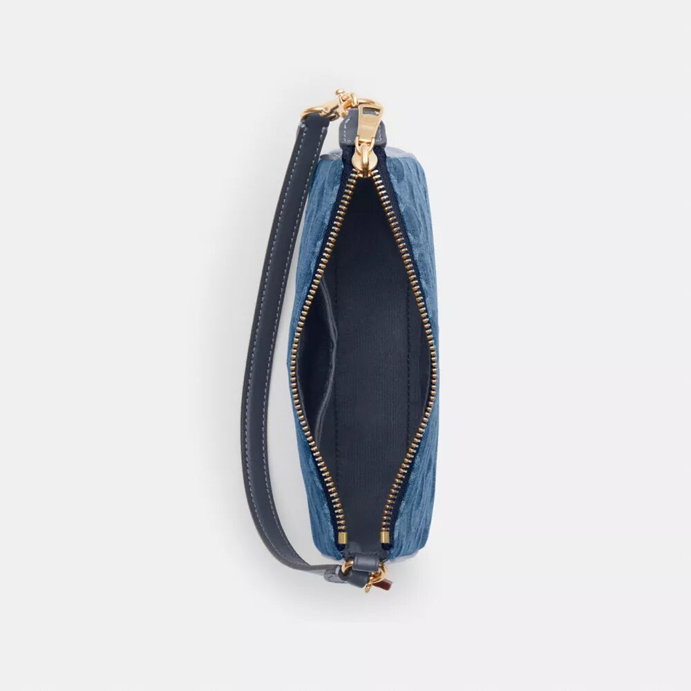 Nolita 19 aus Signature-Denim