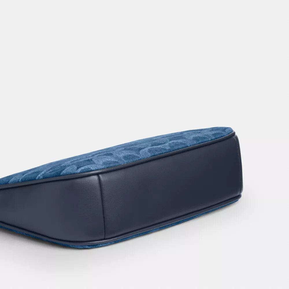 Nolita 19 aus Signature-Denim