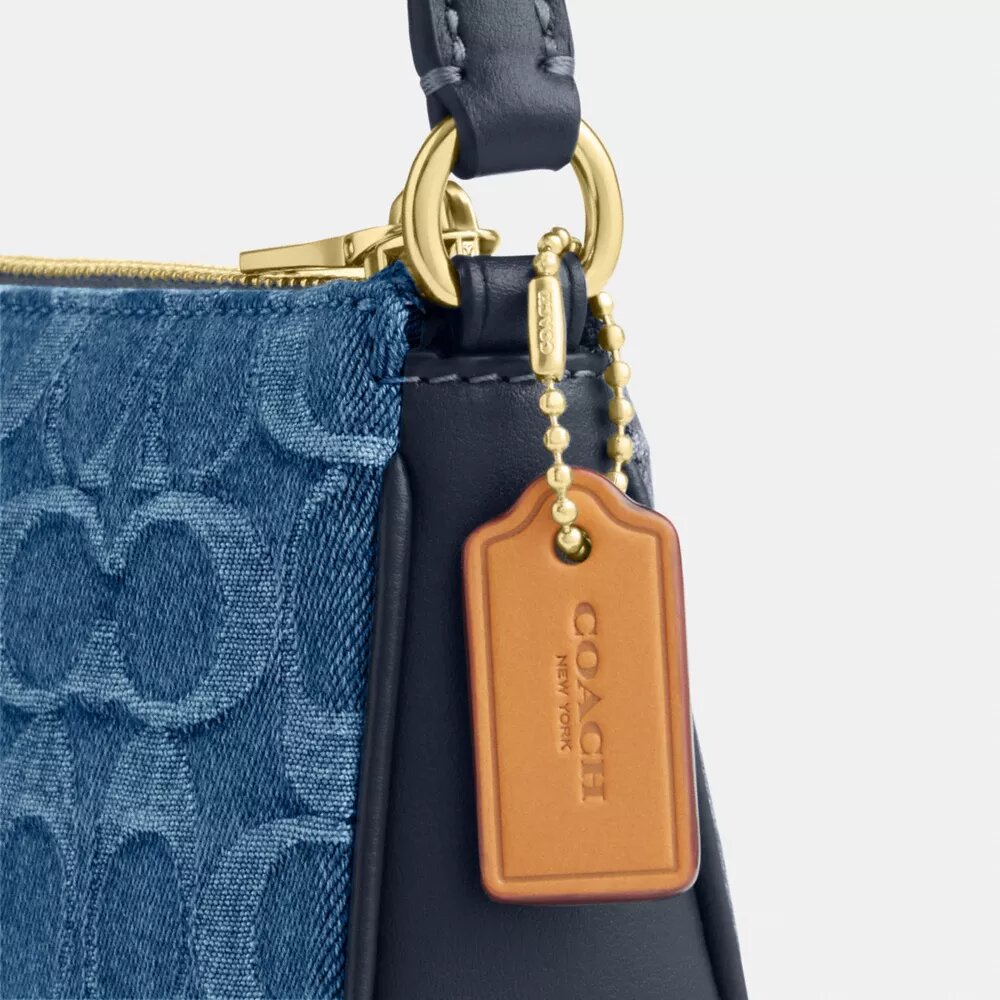 Nolita 19 aus Signature-Denim